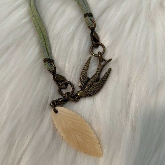 Lenny & Eva Leather Dove and Leaf Bracelet - Picture 5 of 6